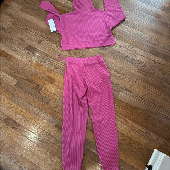 NEW ALO Yoga Pink Muse Set - Picture 9 of 9